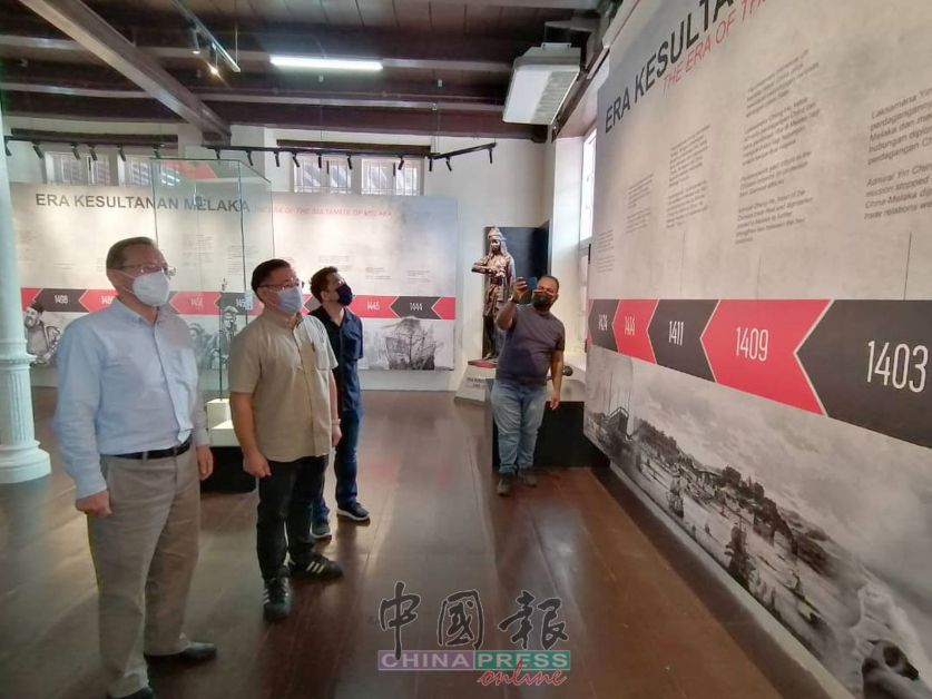 马六甲历史博物馆内的马六甲皇朝史发展过程简介，吸引唐锐的目光。
