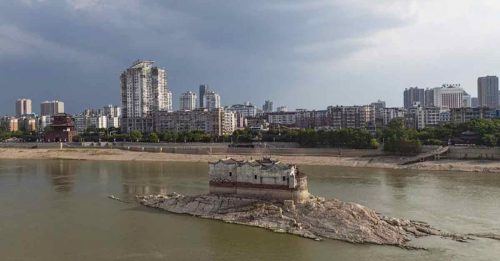 长江湖北鄂州段水位 破157年最低点