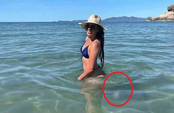 莫妮克在海边拍照留念，意外拍下诡异白色物体（红圈示）。
