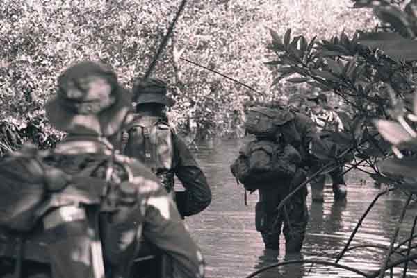 裴基拍摄的越战照片。