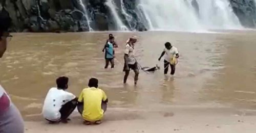 少女瀑布自拍遇溺  7家人落水拯救 仅1人幸存