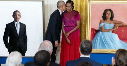 遭特朗普耽误4年 奥巴马夫妇白宫肖像揭幕