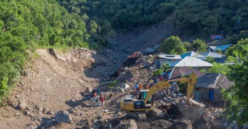 西加里曼丹非法金矿区土崩 至少7死 20人被埋