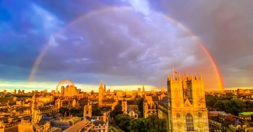 ◤英女王驾崩◢ 国葬前夕 伦敦上空再现彩虹