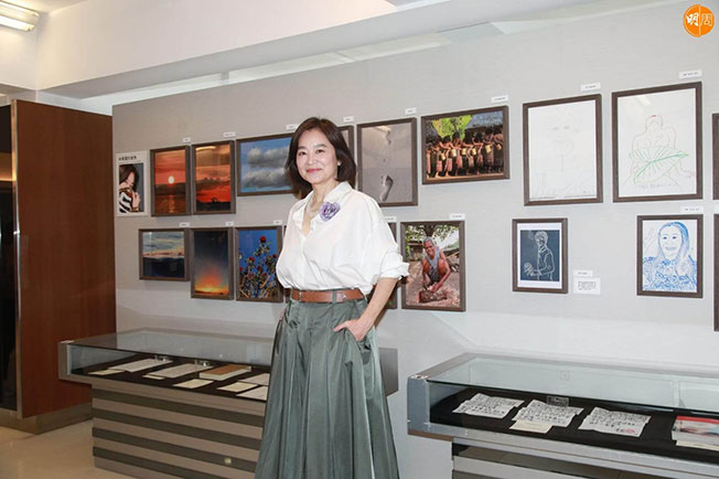 会场内特设小型展览，展示林青霞与金圣华的手稿及照片。