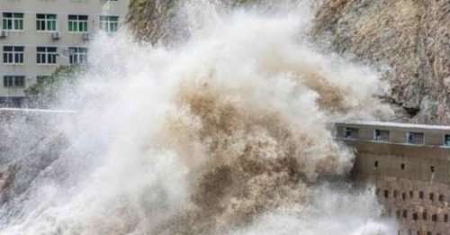 台风“轩岚诺”逼近 浙江疏散逾31万人