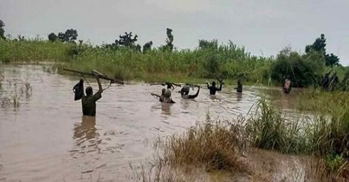 尼日利亚军方陆空进攻  逾百武装分子跳河逃被淹死