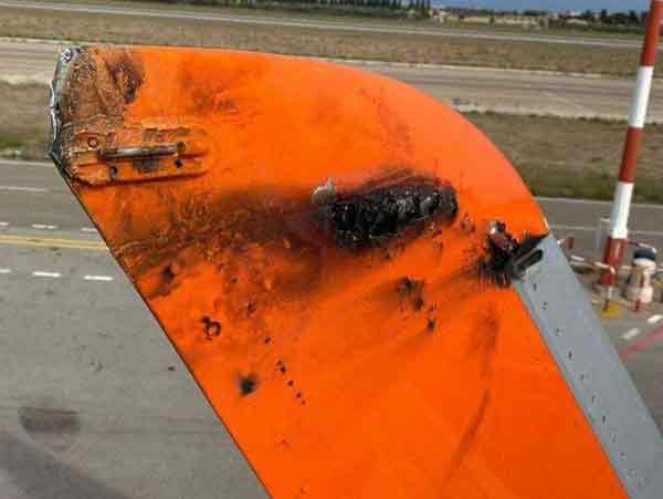 易捷航空一架意大利国内航班日前被雷击中后紧急迫降巴里机场。