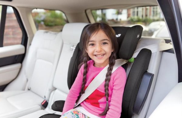 ▲交通部按照联合国规例（UNR），强制所有身高135公分以下的孩童乘车时都需坐上儿童安全座椅。