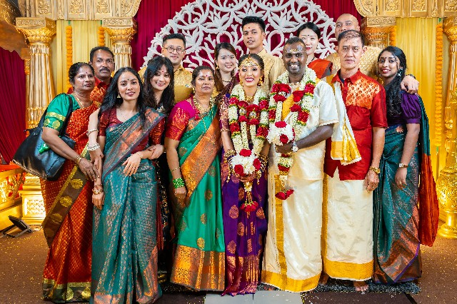 彭志坚长女大婚,全家开心合影。(受访者提供图片)