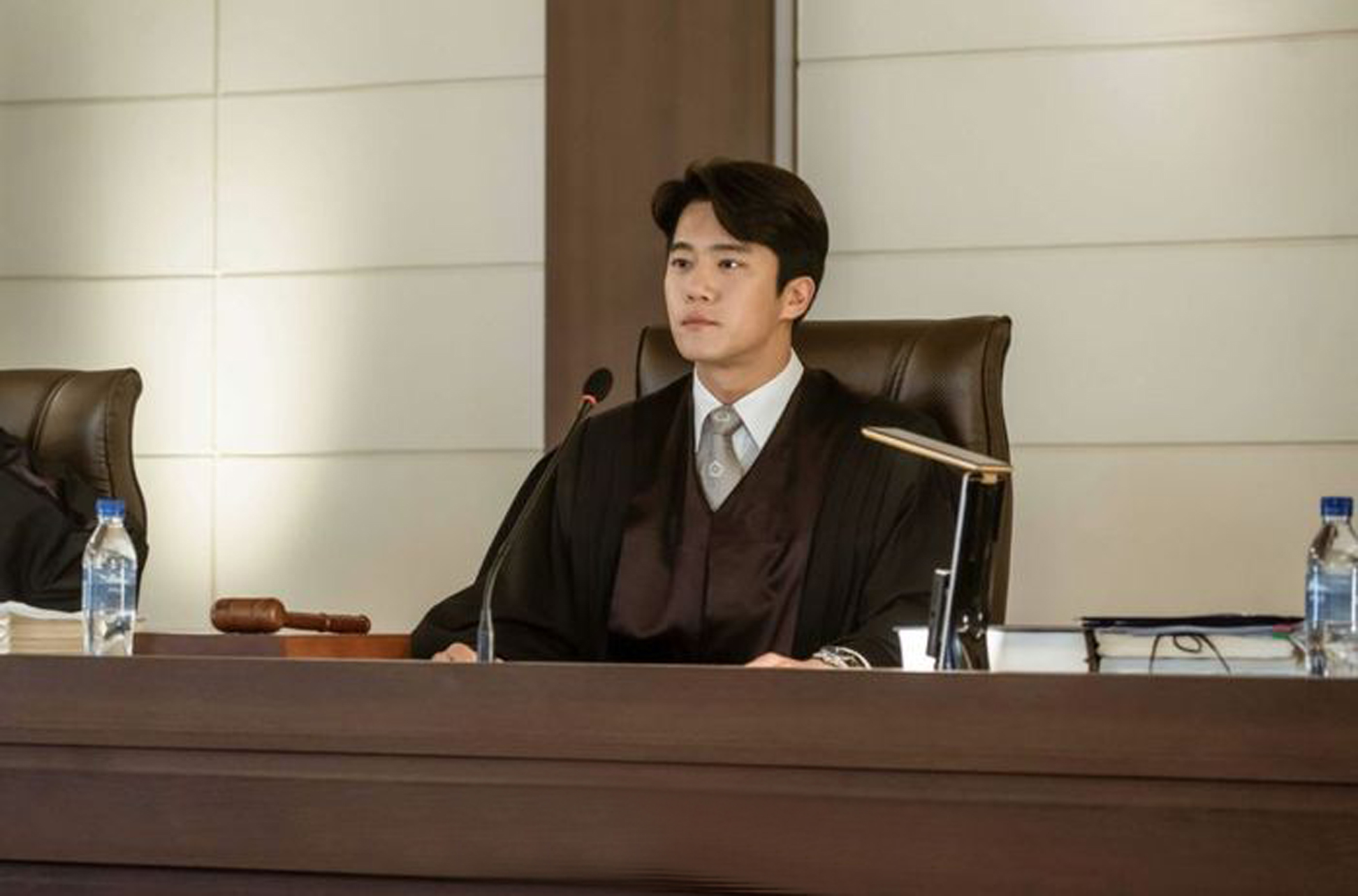 河锡辰在剧中饰演地方法院刑事合议法官。