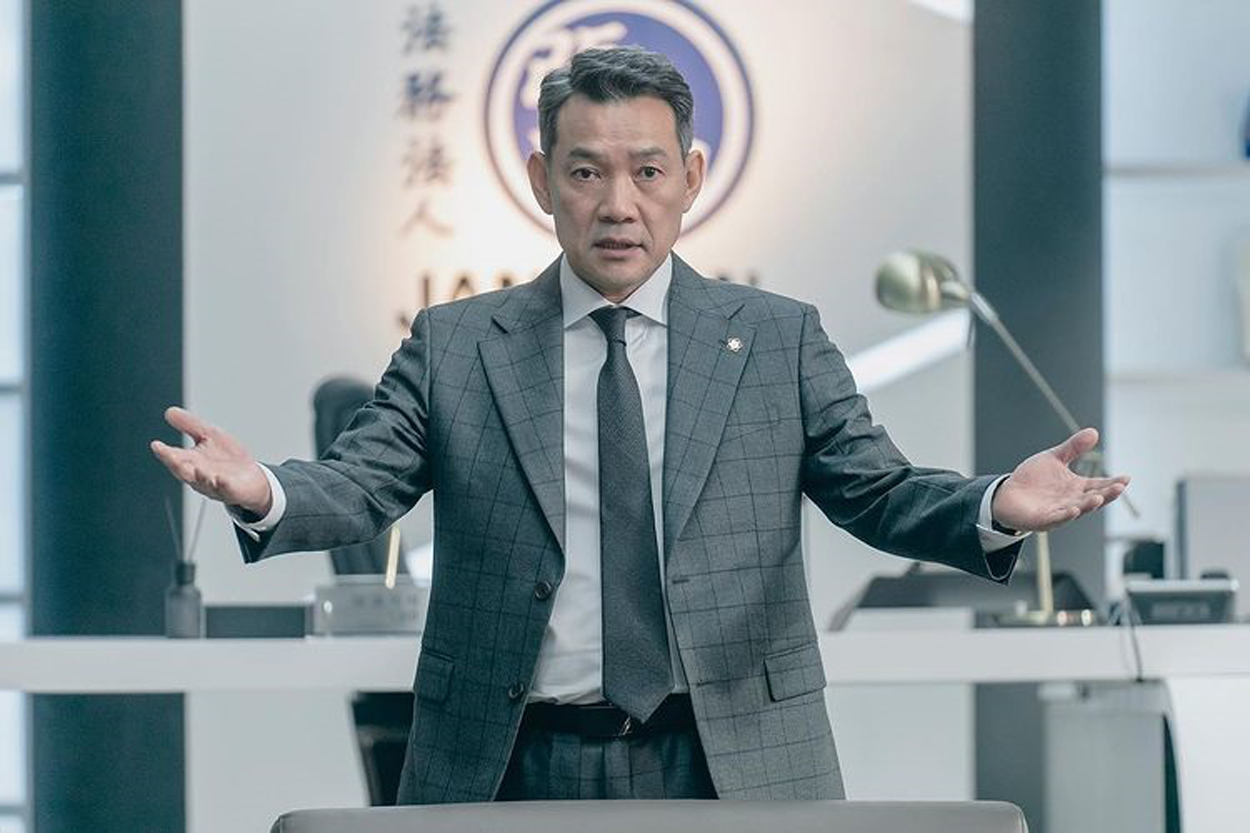 资深演员郑进永饰演一位雄心勃勃的大型律师事务所的首席执行官“张基道”。