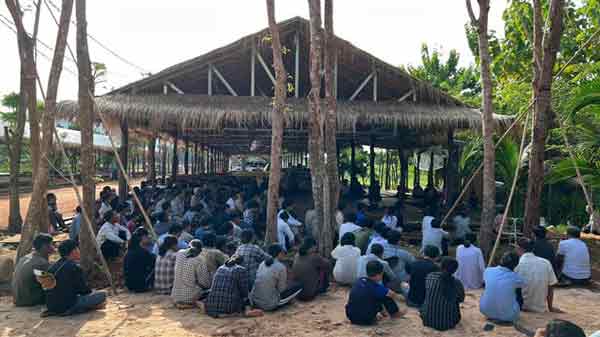 柬埔寨民主主义同盟党创始人韦斯纳宣称，世界末日即将到来，吸引2万人到他的家避难。