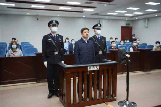 重庆市前副市长邓恢林一审获刑15年。