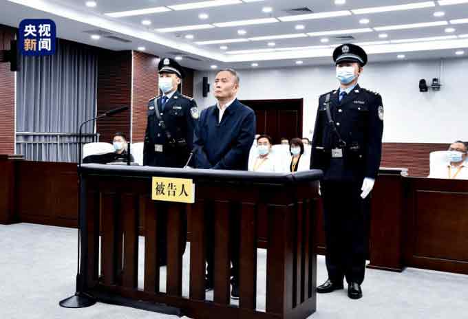 上海市前副市长龚道安一审被判无期徒刑。