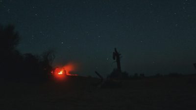 沙漠里的篝火。