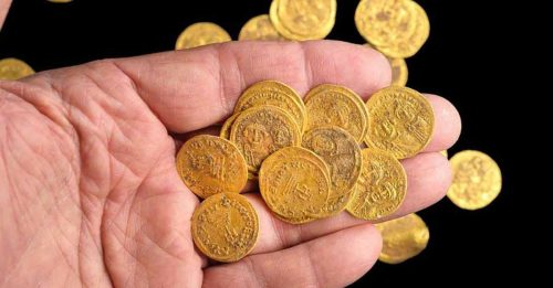 可追溯至7世纪  遗址墙上挖出44枚纯金币