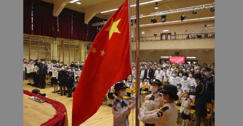 升五星红旗不起立被罚  香港14名中学生停课3天