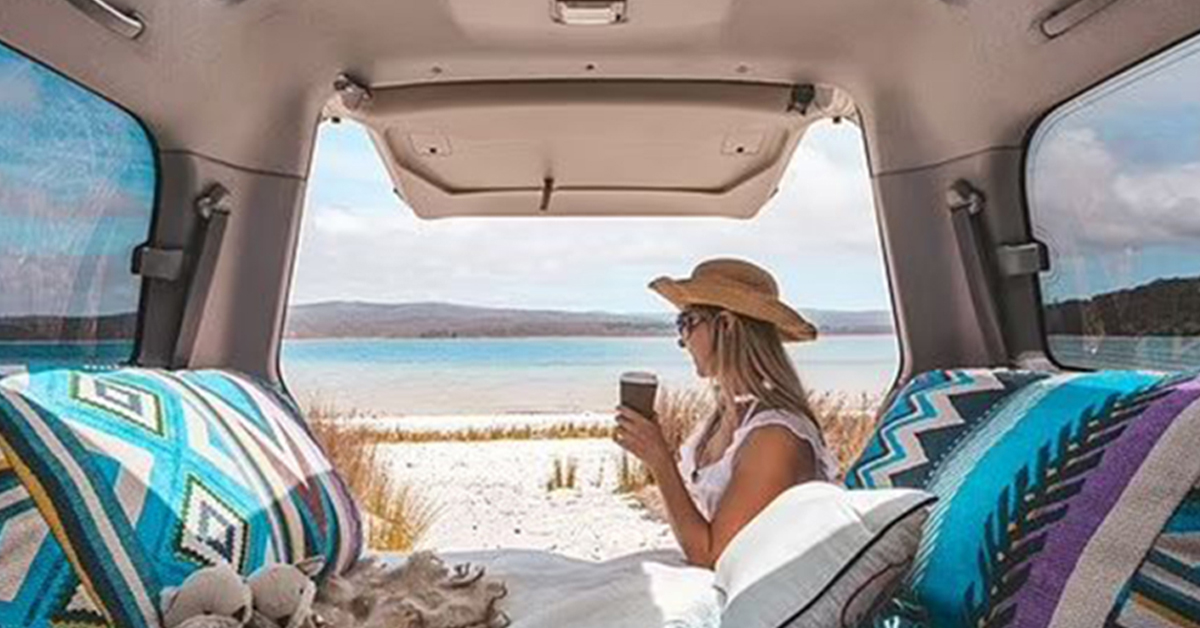 应征者必须有3年担任社交媒体经理、网红或品牌代言人的经验。