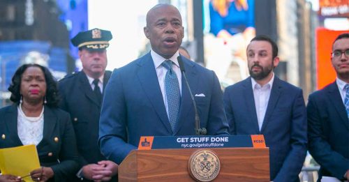 纽约市长签署新令 时报广场成禁枪区