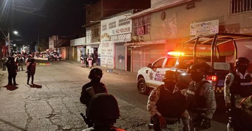 墨西哥酒吧枪击案 枪手连杀12人后逃逸