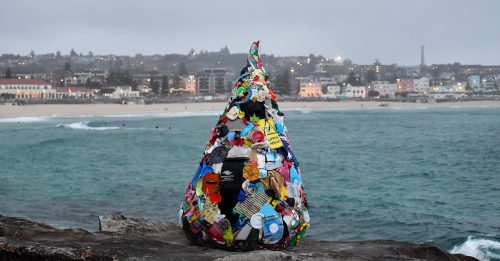 悉尼海滩雕塑展 “垃圾”作品倡环保