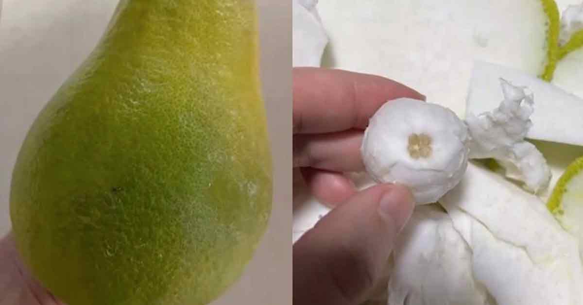 女子日前网购2颗柚子，剥开外皮后发现果肉只有核桃一般的大小。