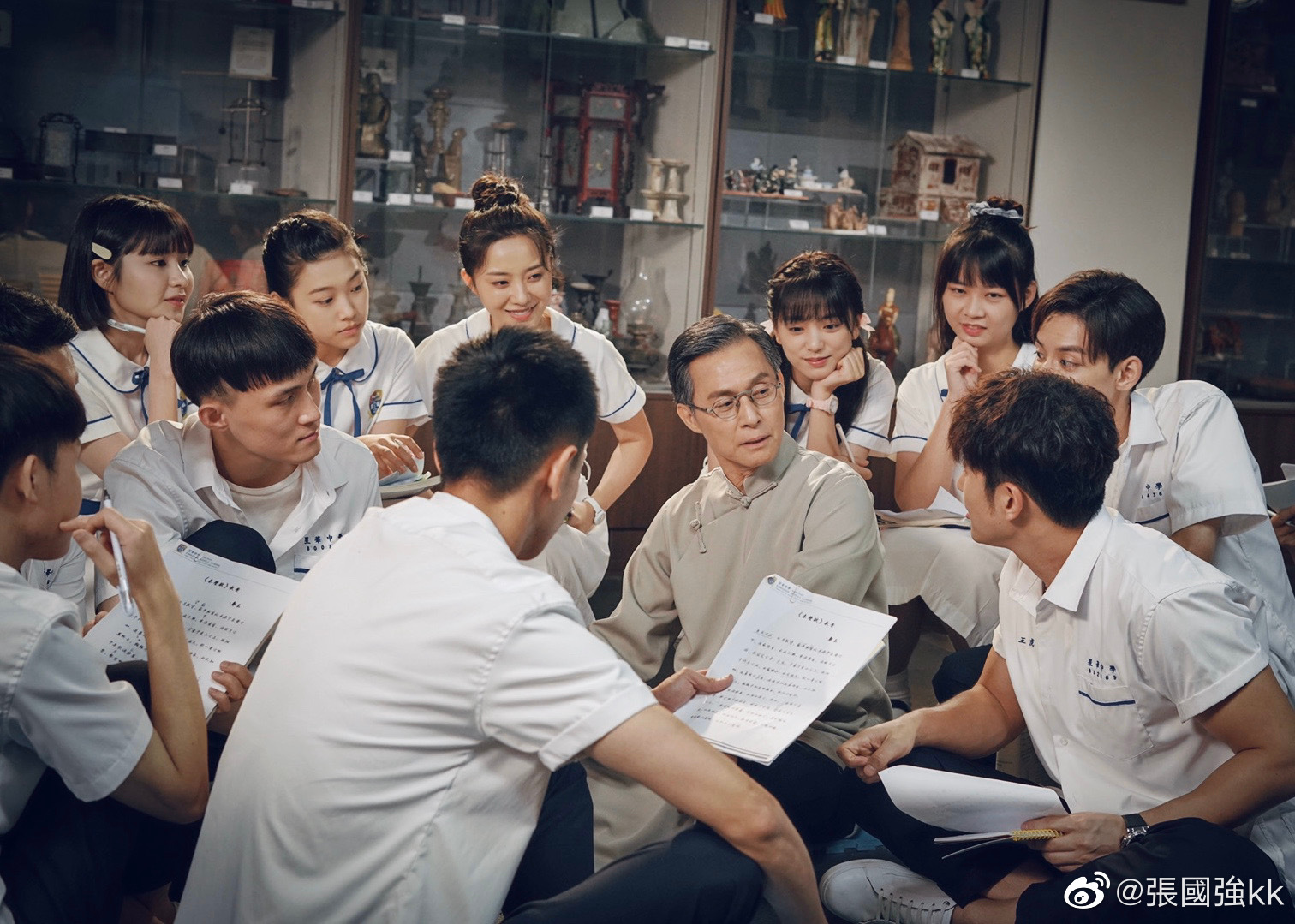 张国强在戏中桃李满门。