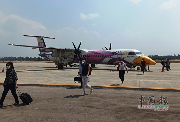 美索是泰国西北部的一座城镇，必须乘坐飞鸟航空的小型班机才能前往。