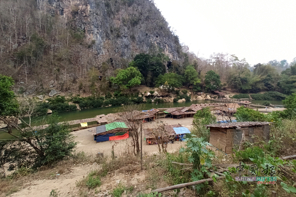 我探索的钓场位于泰国和缅甸交界处的山河，这里是一个旅游区，我过河踏足缅甸领土也不必使用国际护照。