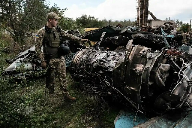 被击落的俄战机残骸。
