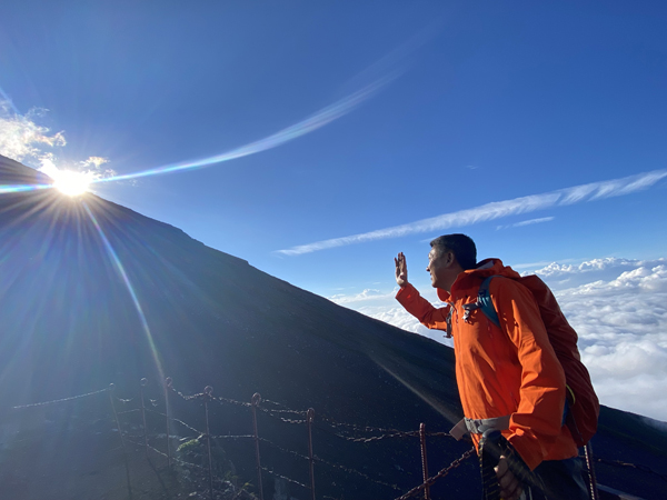 七合目-八合目之间，富士山、夕阳与我，仨见欢！