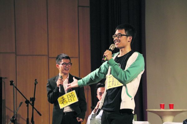 大学期间，郑旨彭参加合唱团成果发表演出。