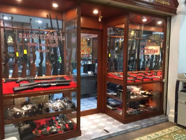 曼谷唐人街一间售枪的商店。（档案照）