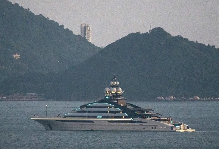 俄钢铁寡头莫尔达绍夫拥有的豪华游艇5日进入香港水域。