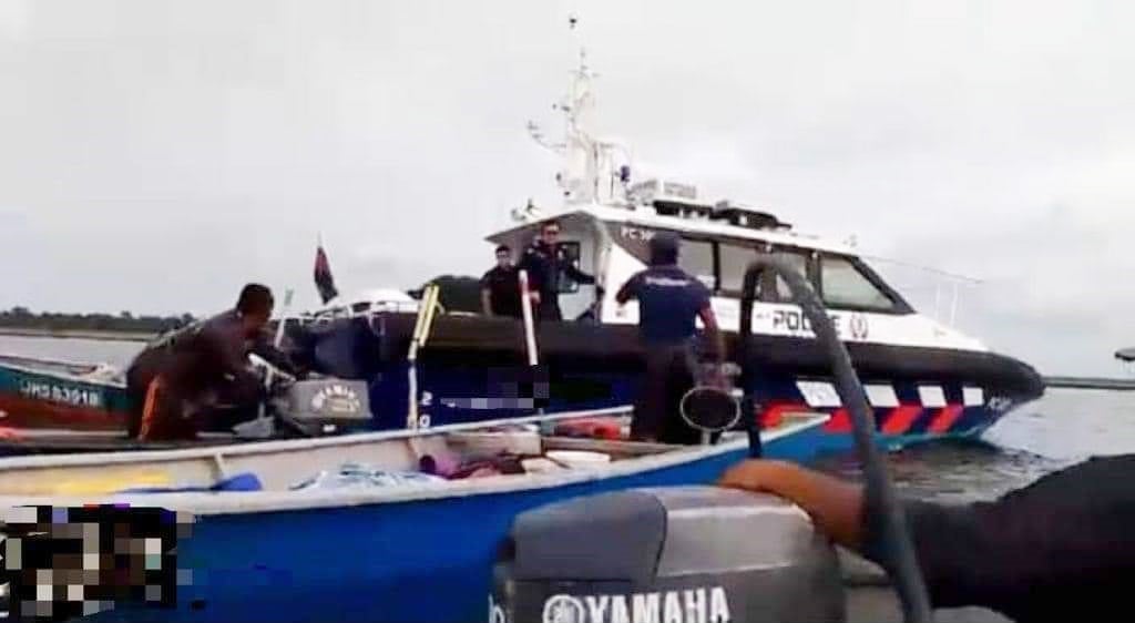 渔民不满遭新加坡海岸警卫队，与对方发生口角。