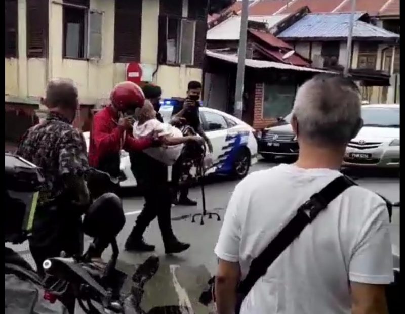 Menyeberangi Jalan,Polis,Bantu