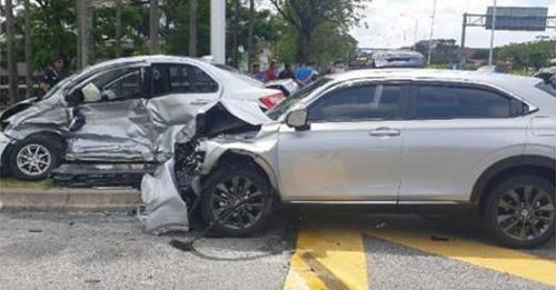 红绿灯故障酿祸 2车相撞 华裔司机当场丧命