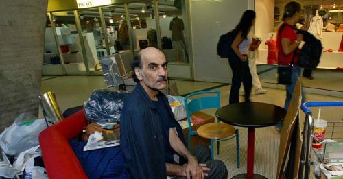 完成遗愿！曾居戴高乐机场18年 伊朗难民“要死在这里”