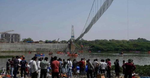 逾5300座桥梁必须维修  “与死神赌命”成印度通勤者日常