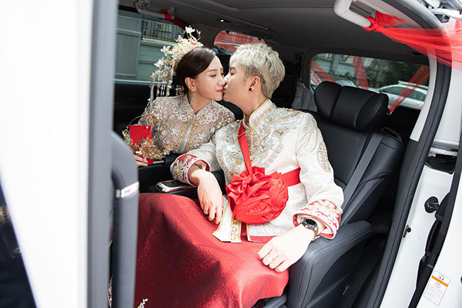 朱浩仁和Gladish于12日完成传统婚礼仪式。