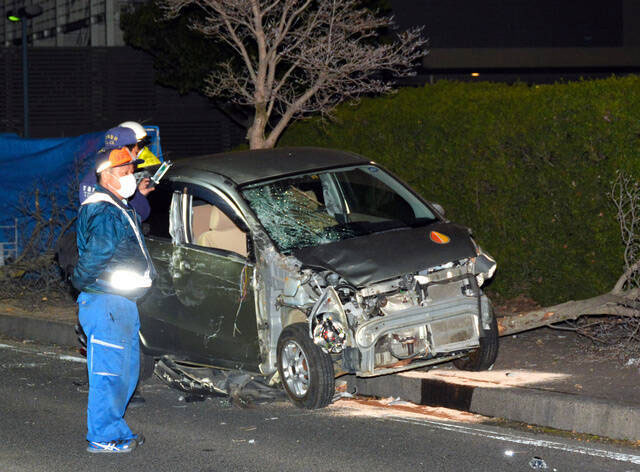 老翁波汐国芳开车撞死人，之后又连撞3辆车。