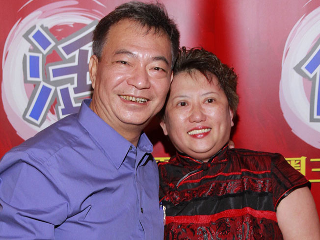 阿灿与大马籍老婆杨慧玲结婚41年，感情甜蜜。