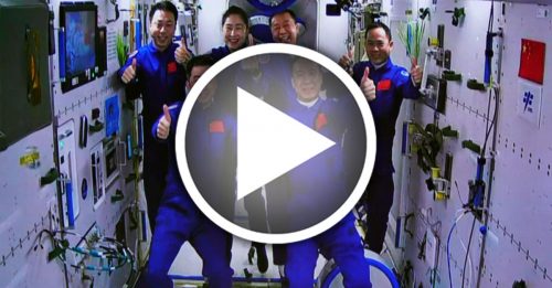 神十五航天员进驻空间站 首次实现“太空会师”