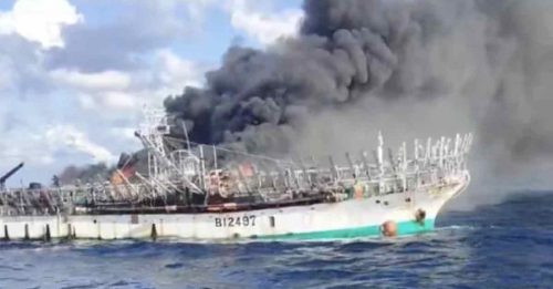 台渔船海上起火  中渔船救起48台籍船员