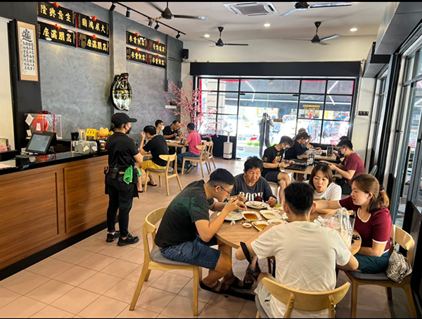 马六甲,冠军鸡饭,The Best Chicken Rice Shop,玛琳再也 #World Top Gourmet Awards 2022,鸡饭,叉烧,炸大肠,美食,得奖