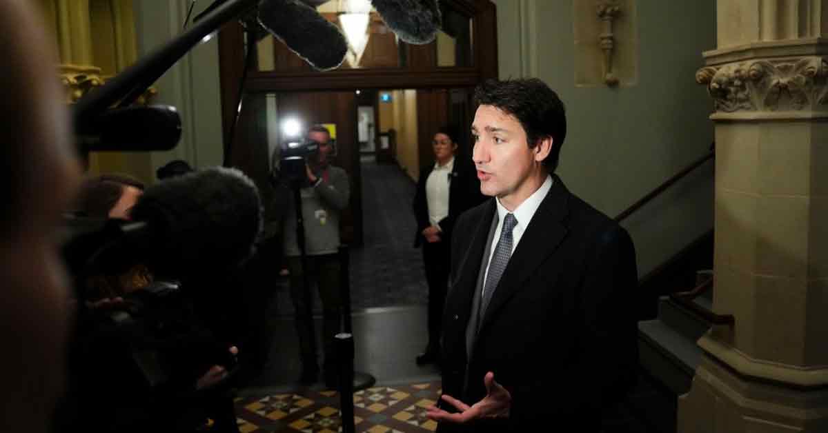 加拿大总理特鲁多29日在渥太华国会山庄向媒体发言。