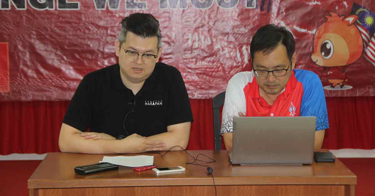 张健仁（右起）与俞利文一同召开新闻发布会。 