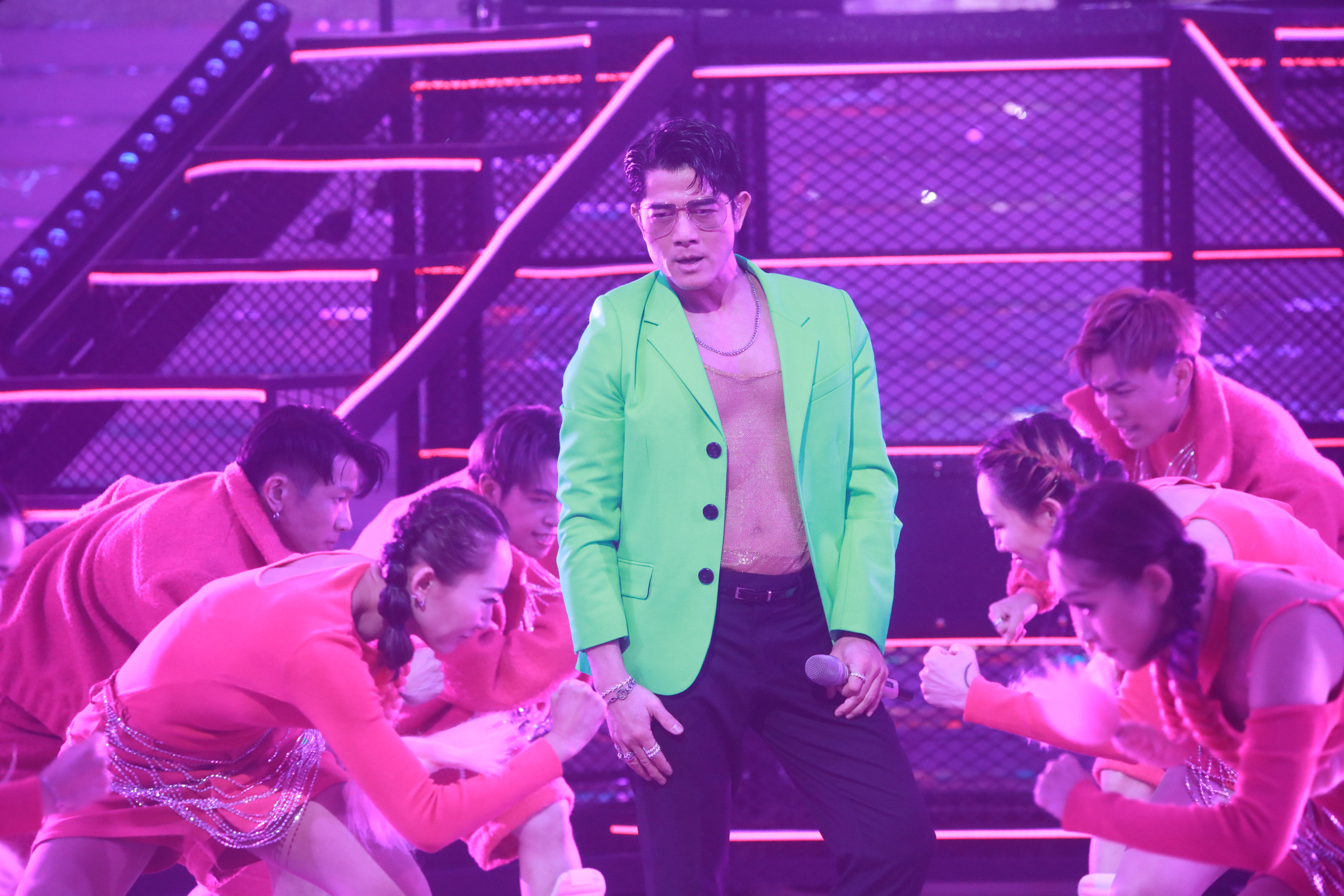 ◤TVB台庆◢ 郭富城魅力震撼电视城全台艺员陷疯狂| 中國報China Press