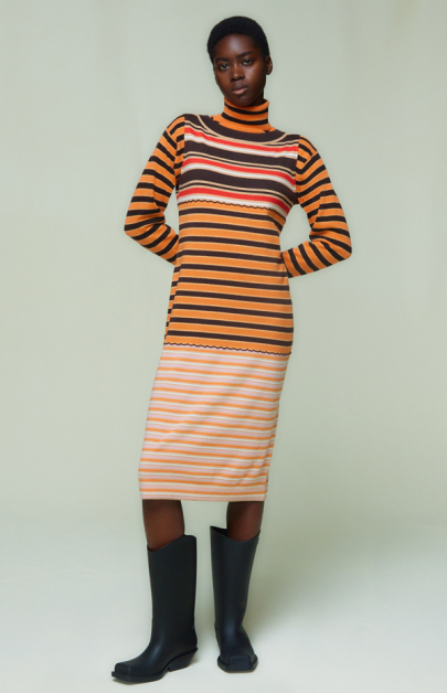 一件式横间高领连身裙，因夺目色彩组合，具有“修饰”身体线条之效。